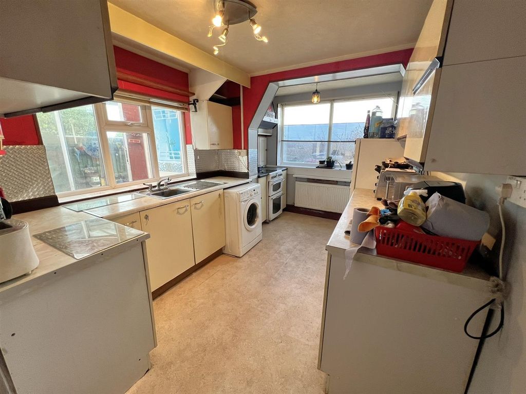 Property photo 2 of 28