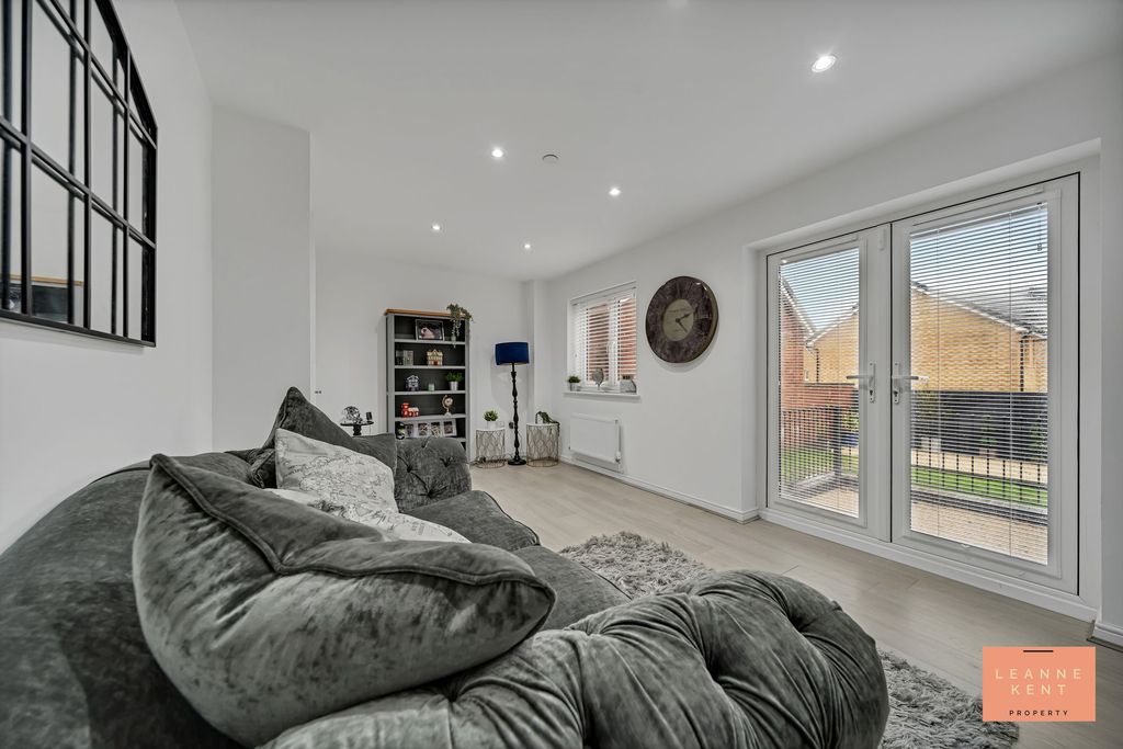 Property photo 3 of 35