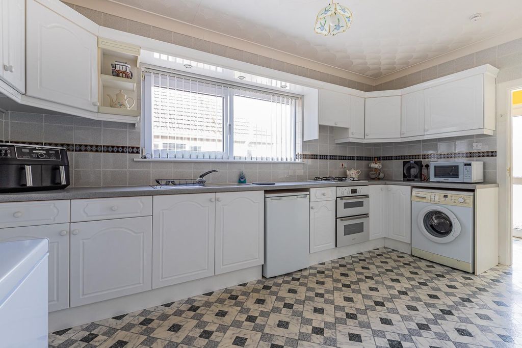 Property photo 3 of 29 Kitchen