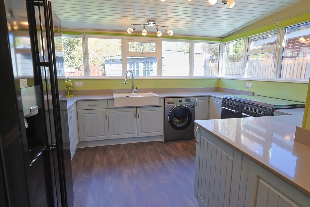 Property photo 3 of 20 Kitchen