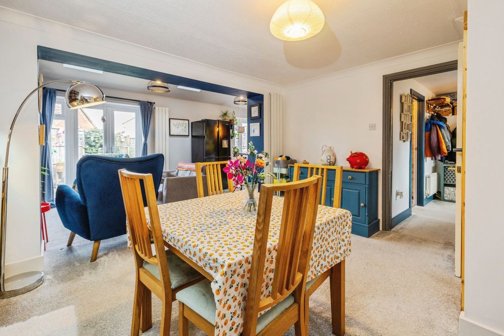 Property photo 1 of 20 2025-11-03-10Stirlingway007