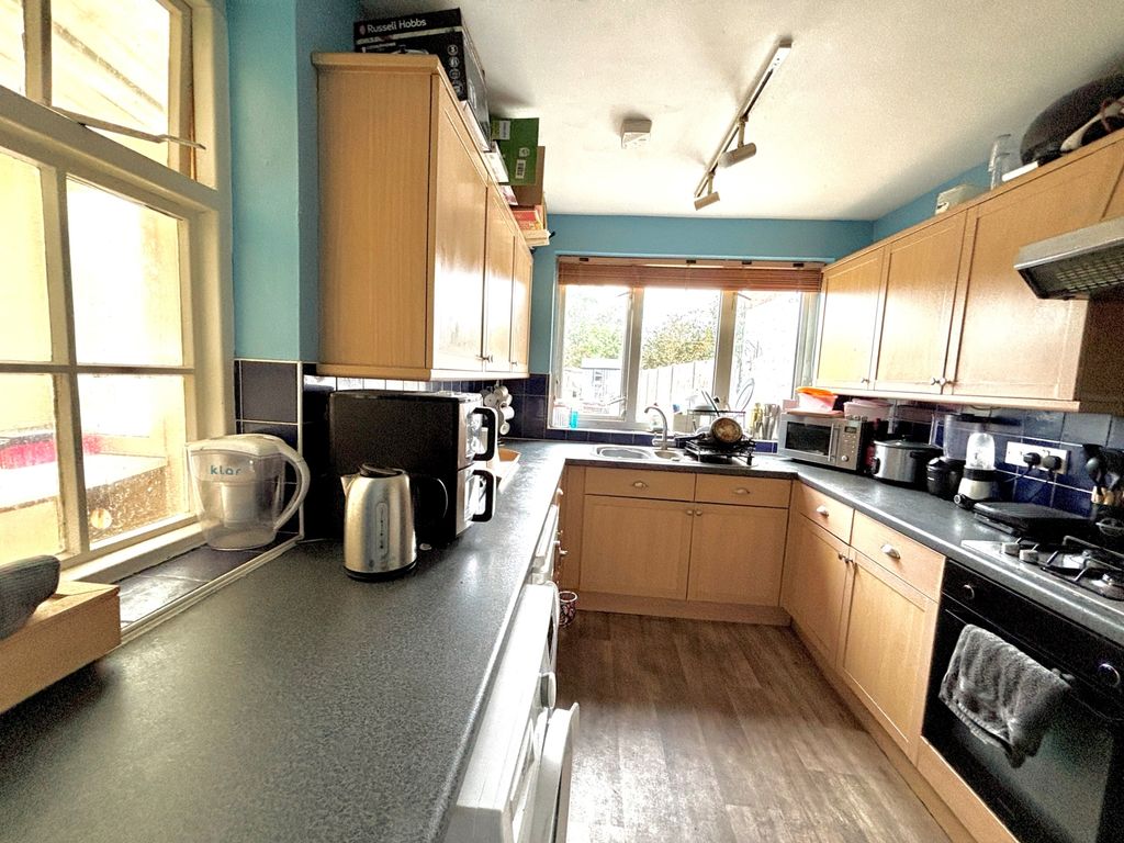 Property photo 3 of 8 Kitchen