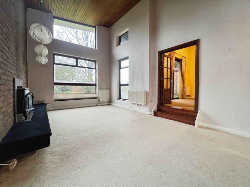 Property photo 3 of 31 Lounge