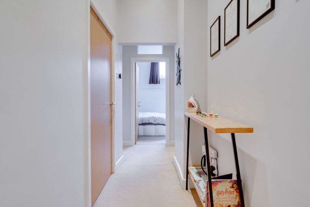 Property photo 2 of 15 4249752