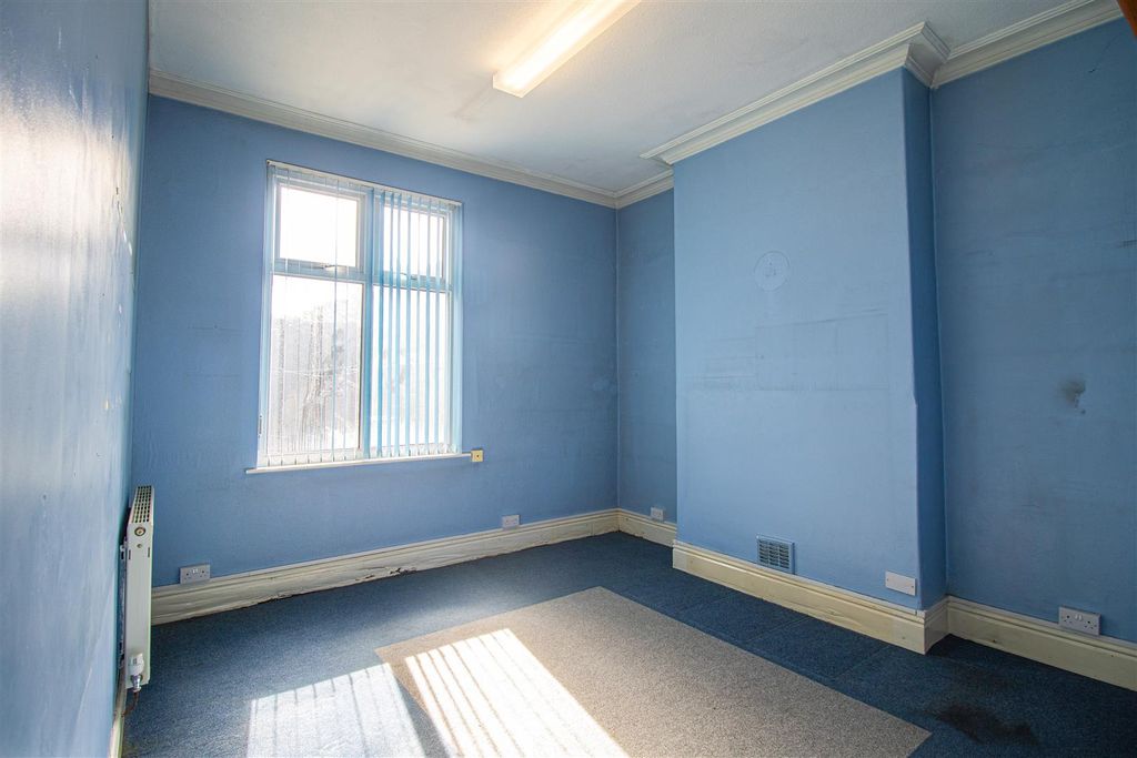 Property photo 3 of 12 Reception 2