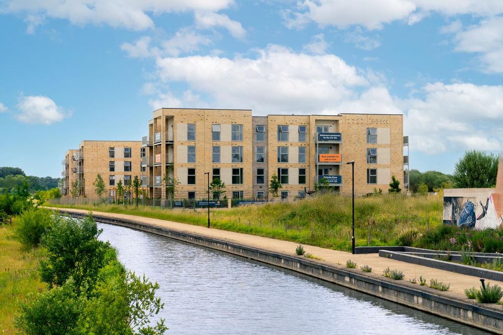 Property photo 2 of 15 Locks View Exterior