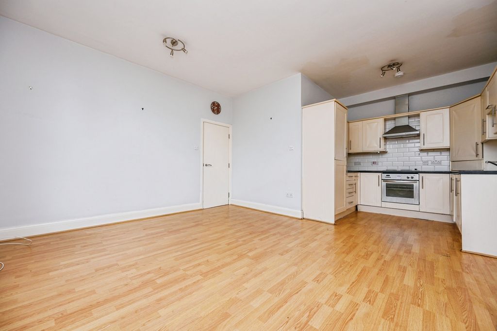 Property photo 2 of 20 Pbox-Img.Jpg