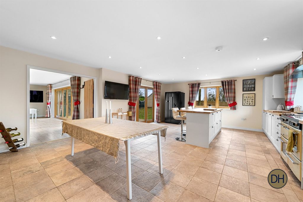 Property photo 3 of 40 Oak Tree Cottage