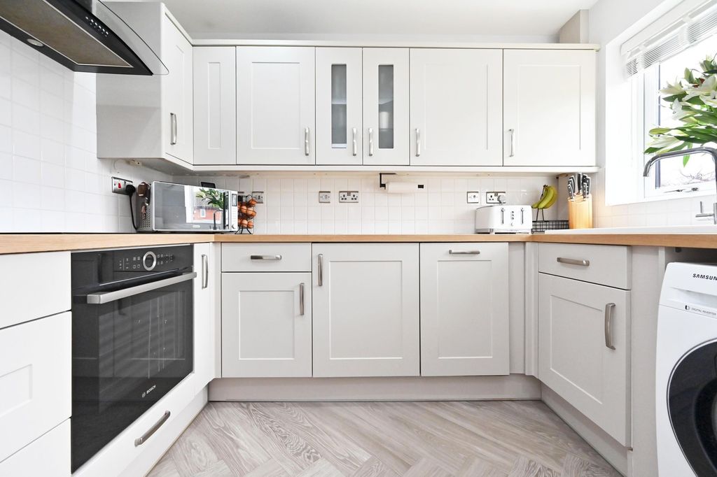 Property photo 3 of 34