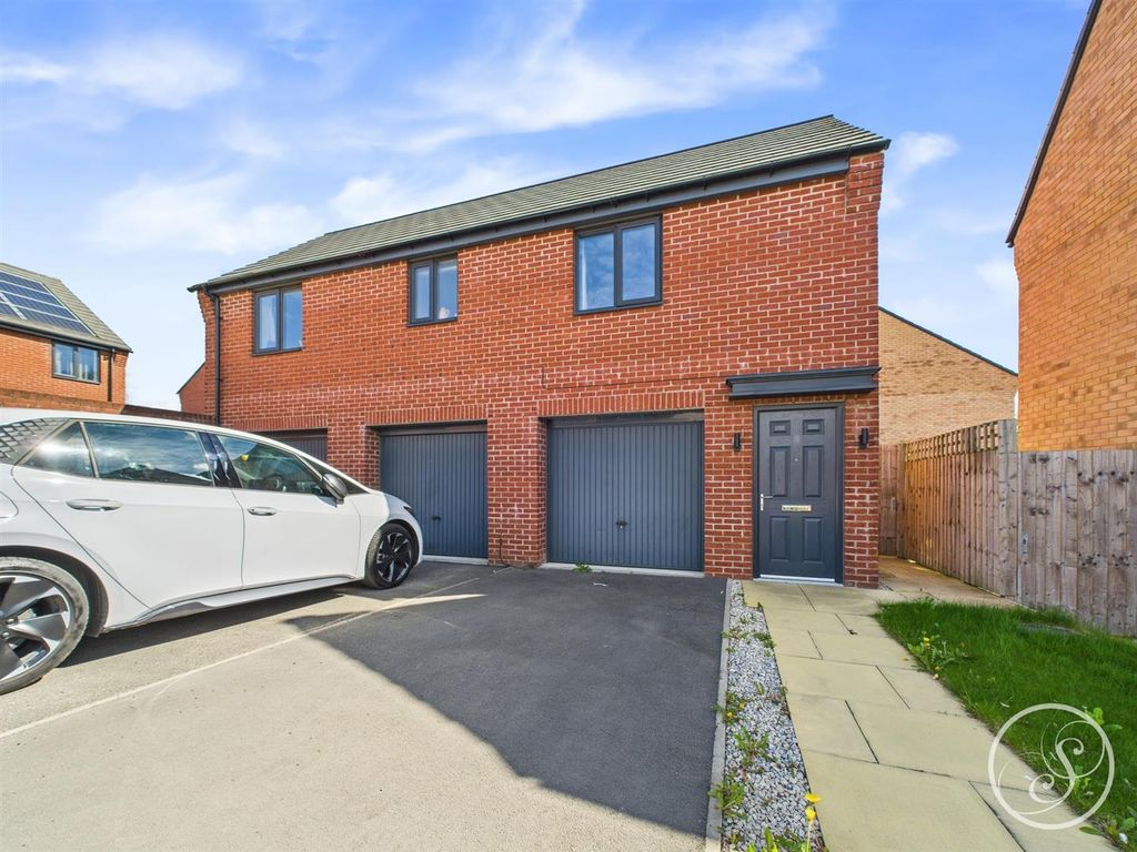 Property photo 1 of 18 External