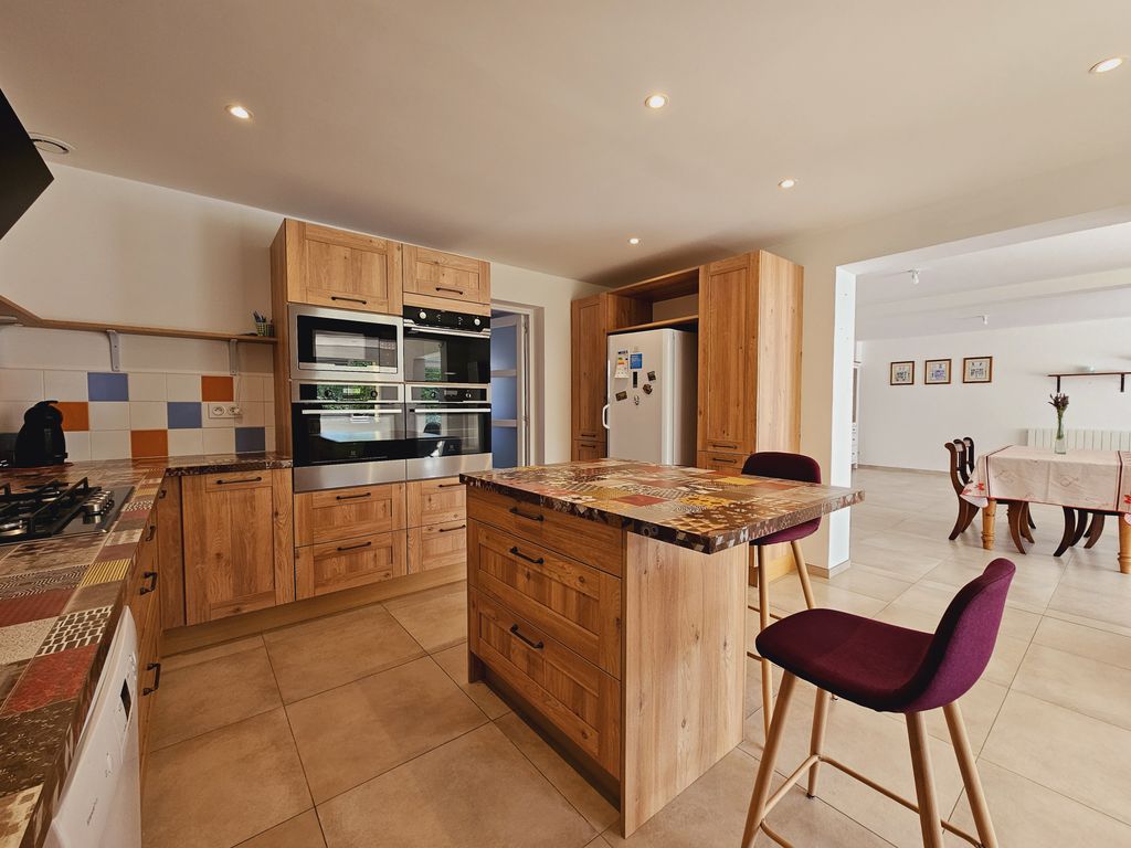 Property photo 3 of 21