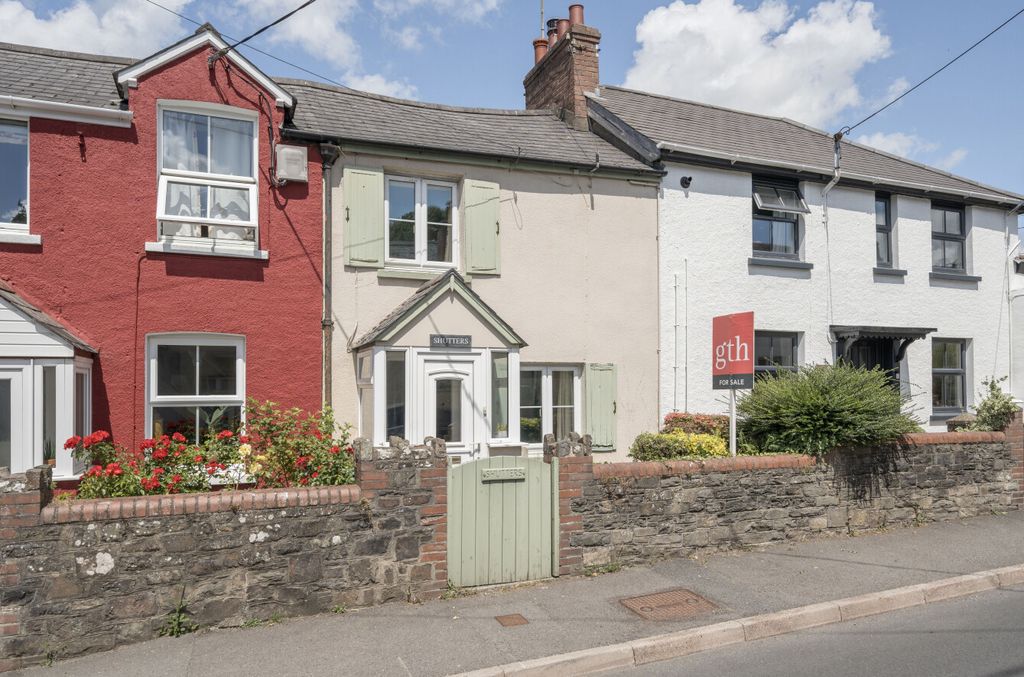 Property photo 1 of 14 1318133-18-686549...