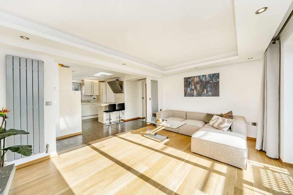 Property photo 2 of 8