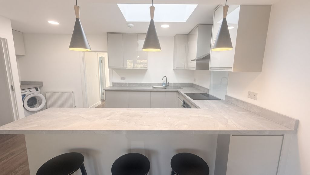Property photo 1 of 10 Rhx1N