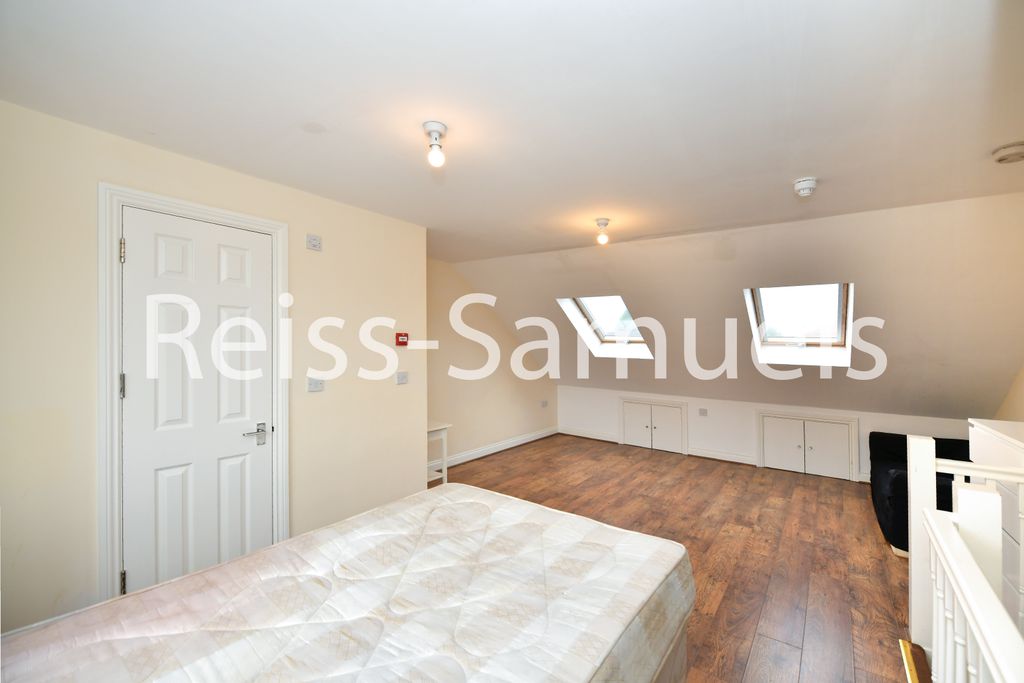 Property photo 3 of 54