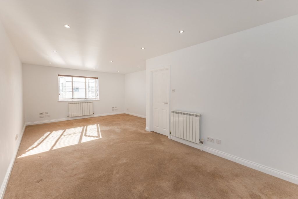 Property photo 2 of 22 Picture No. 02