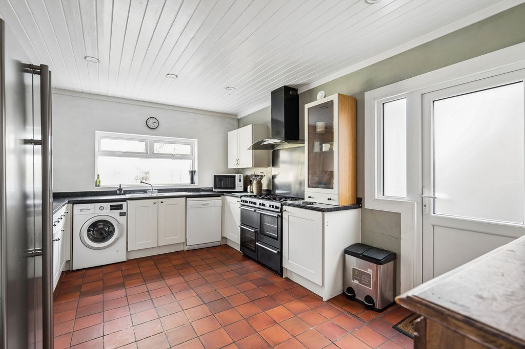 Property photo 3 of 23