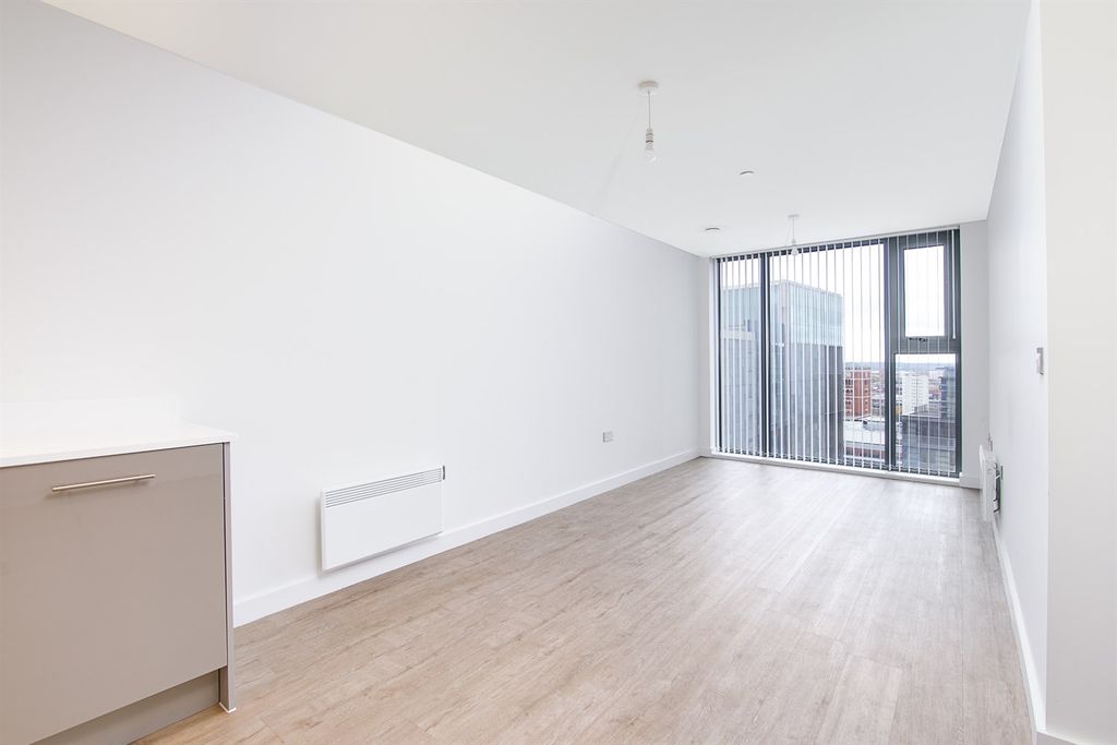 Property photo 3 of 7 (Main)