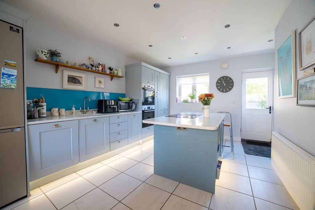 Property photo 3 of 20