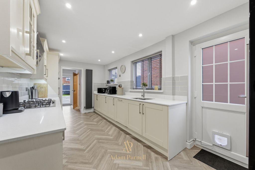 Property photo 3 of 33