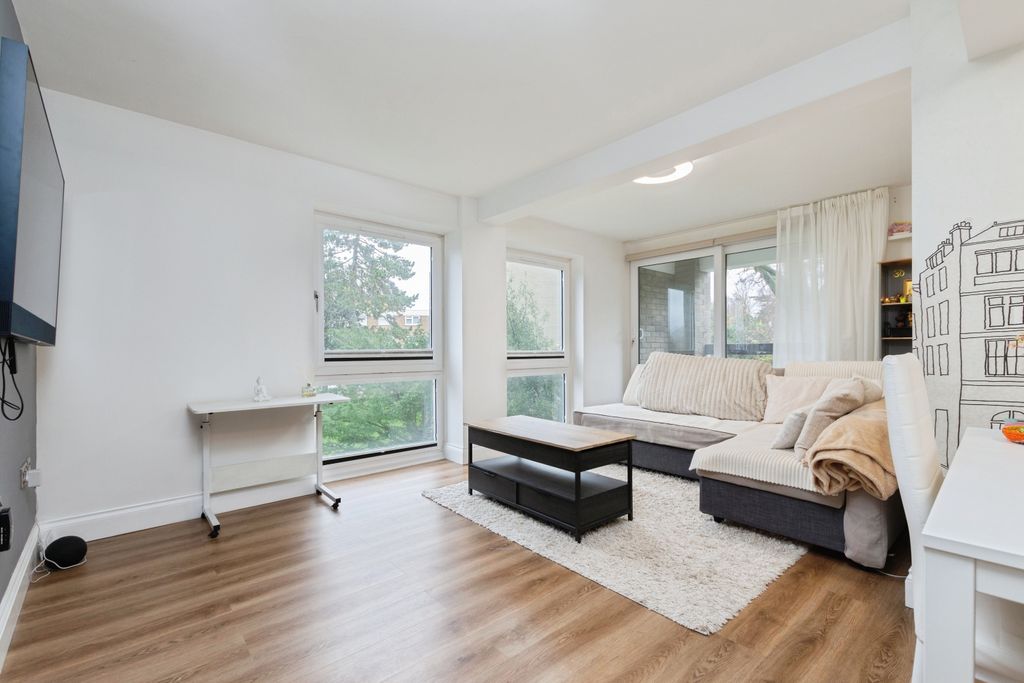 Property photo 3 of 16 Lounge/Diner