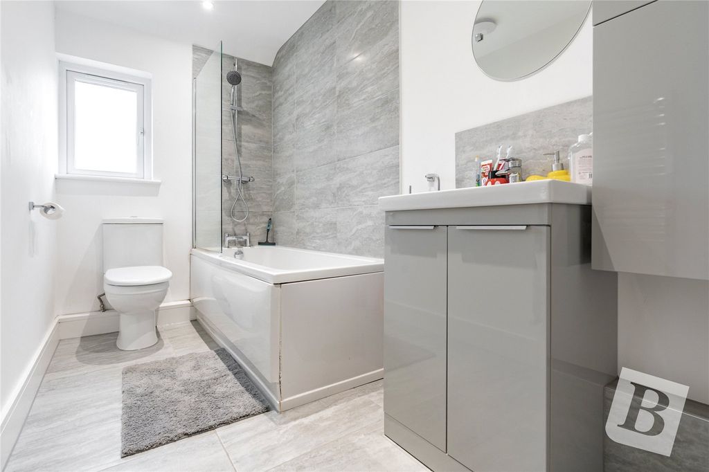 Property photo 3 of 11 Bathroom