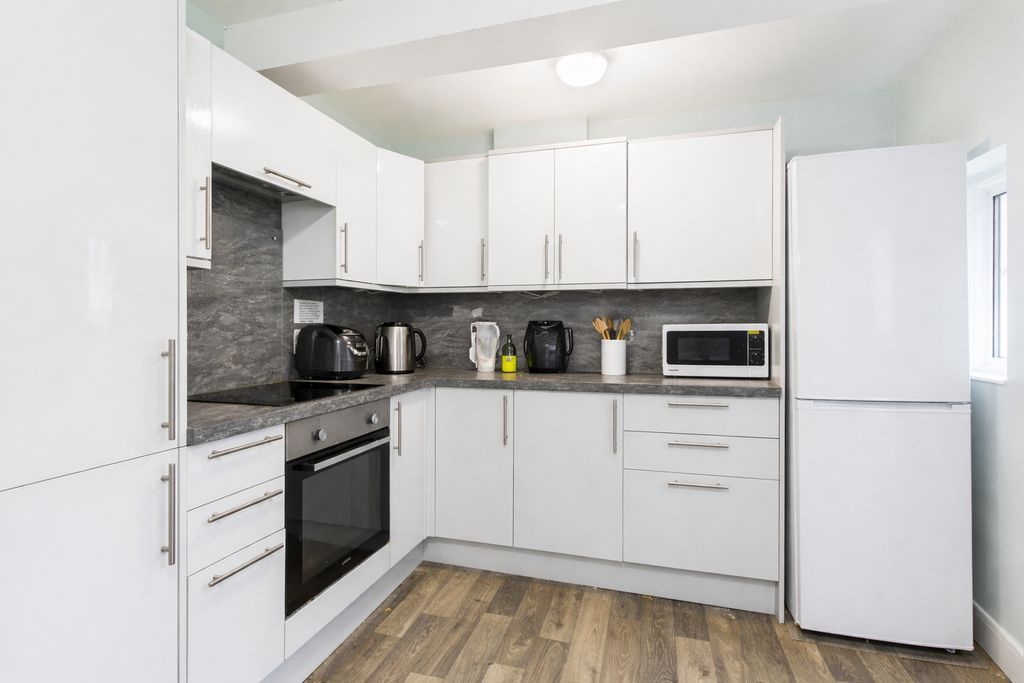 Property photo 1 of 8 Photo 23