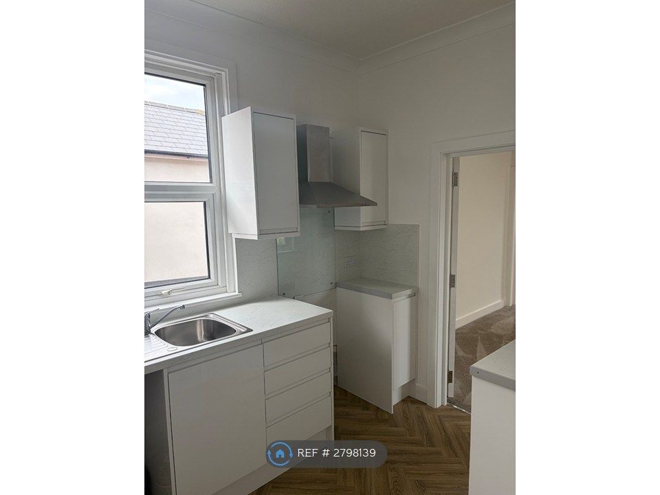 Property photo 2 of 9 Kitchen