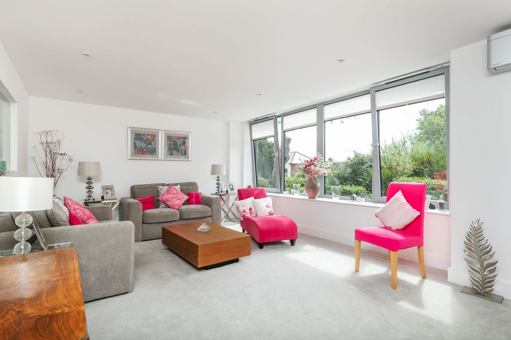 Property photo 3 of 17