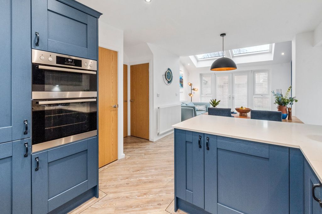 Property photo 3 of 42