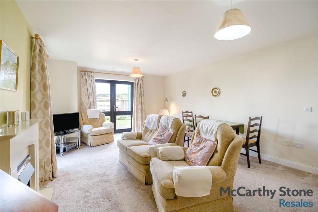 Property photo 3 of 45 8690929-Interior01.Jpg