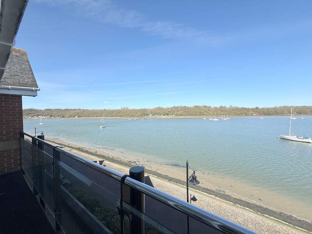 Property photo 3 of 8 Balcony