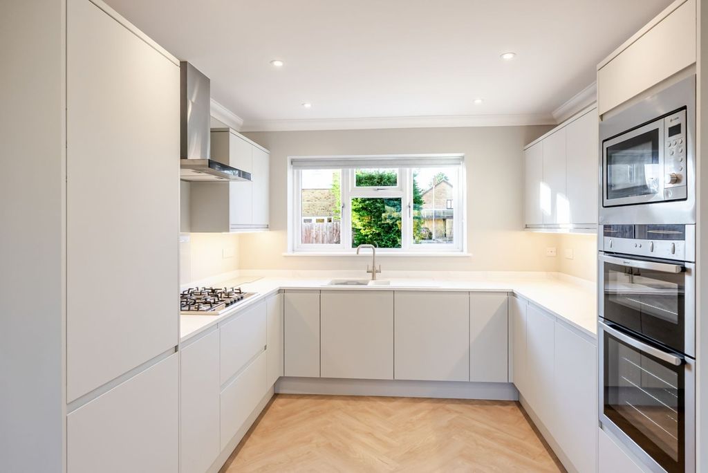 Property photo 3 of 32