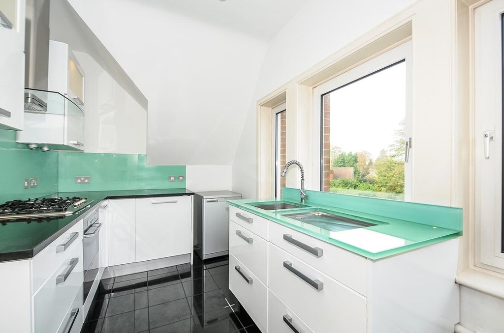 Property photo 2 of 6 Kitchen