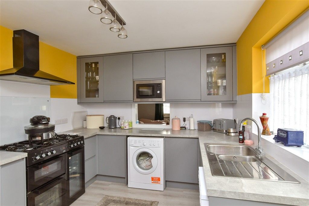 Property photo 1 of 11 Kitchen