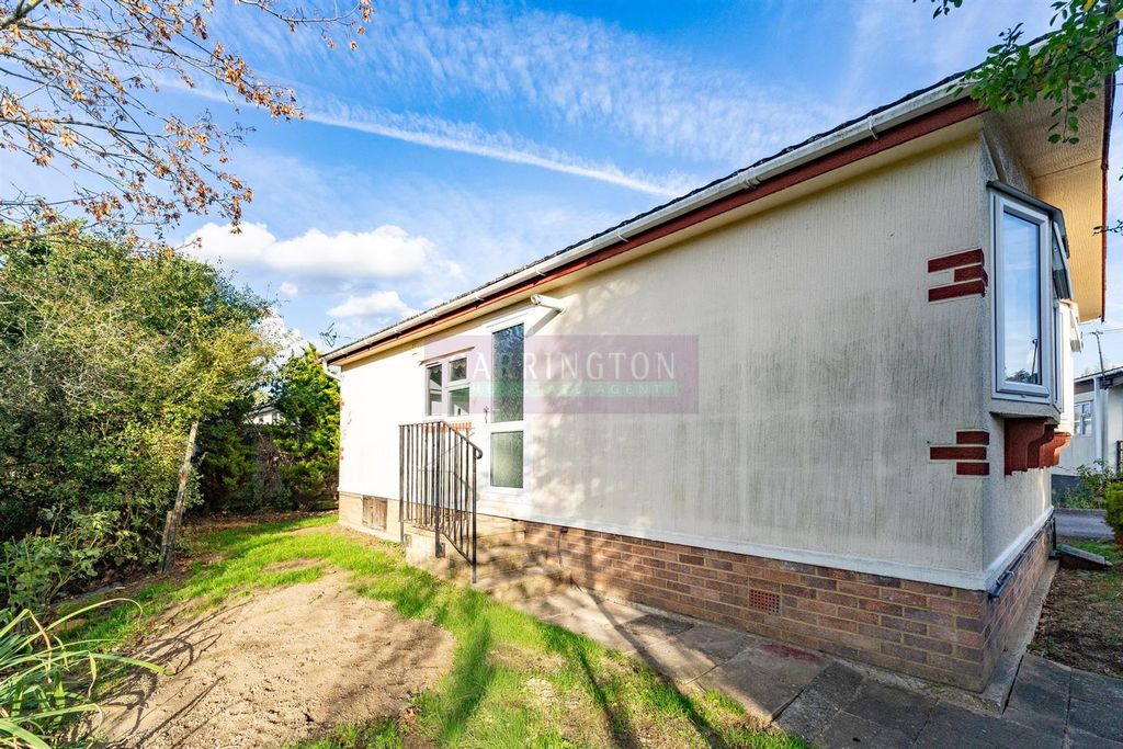 Property photo 2 of 14 002-113 Elstree Park.Jpg