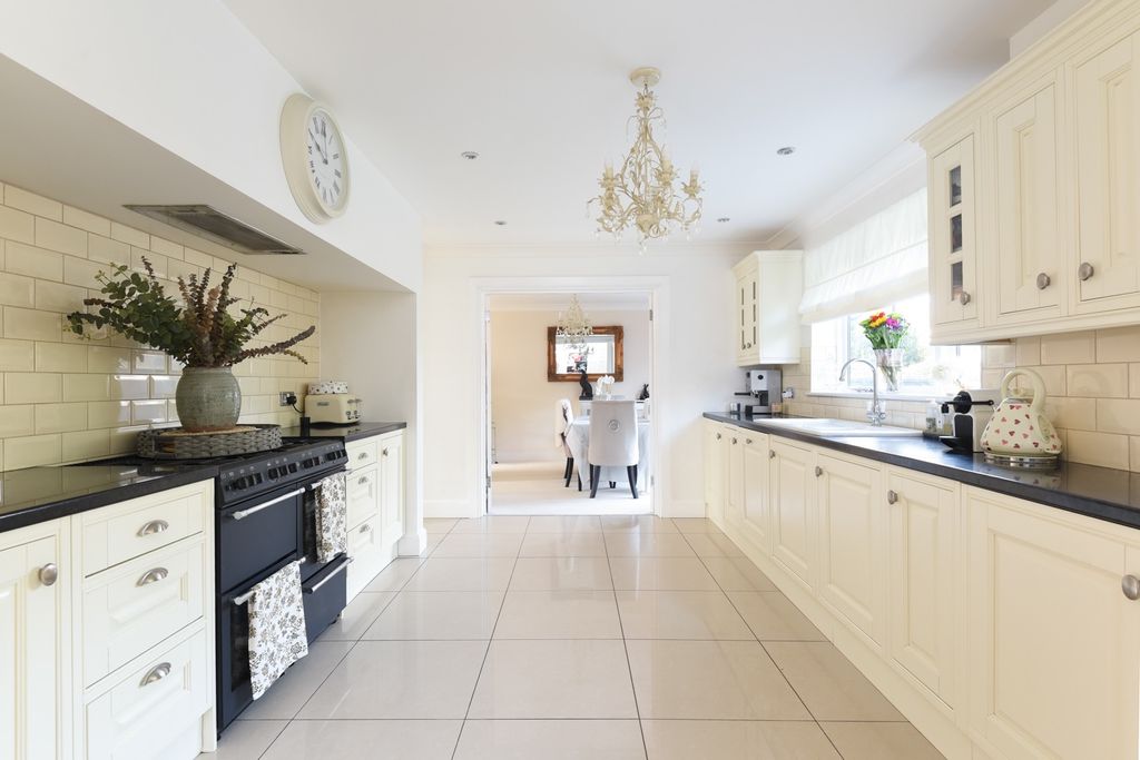 Property photo 2 of 24 4515763