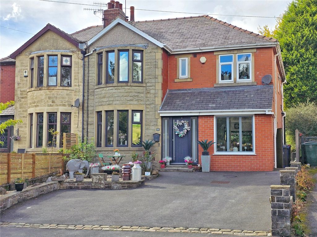 Property photo 1 of 44 Extended Family Home