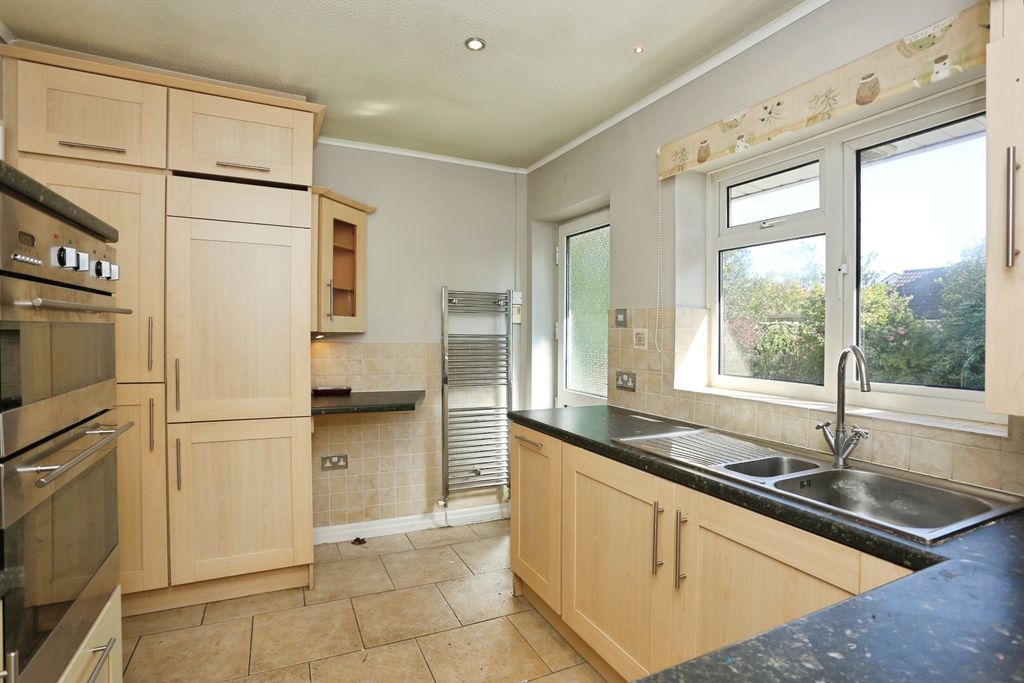 Property photo 2 of 23 Picture No. 35