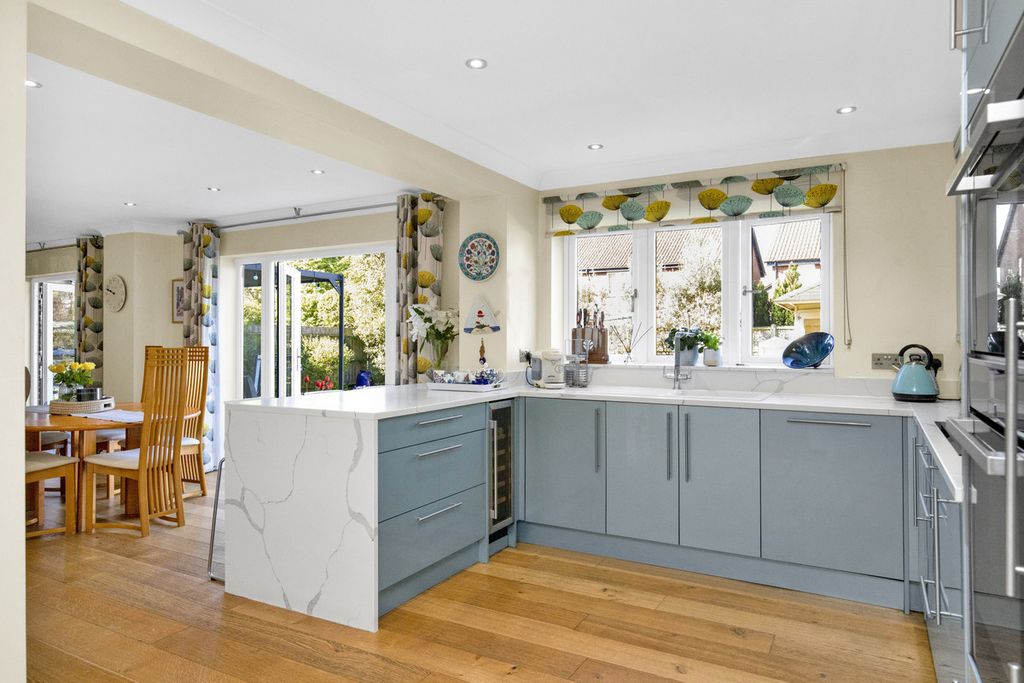 Property photo 2 of 26