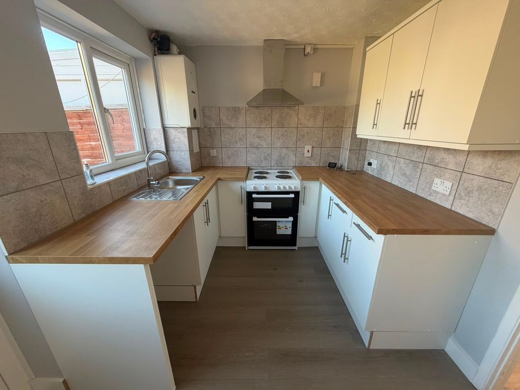 Property photo 1 of 9 Kitchen