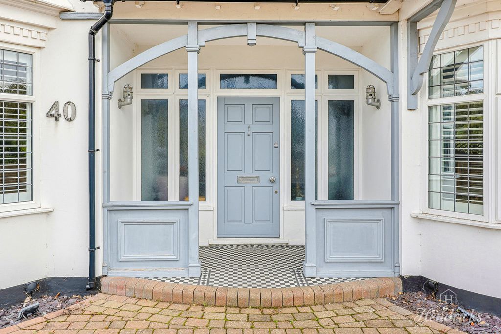 Property photo 2 of 41