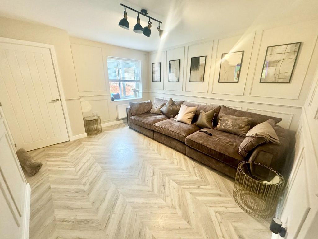 Property photo 2 of 10 Living Room