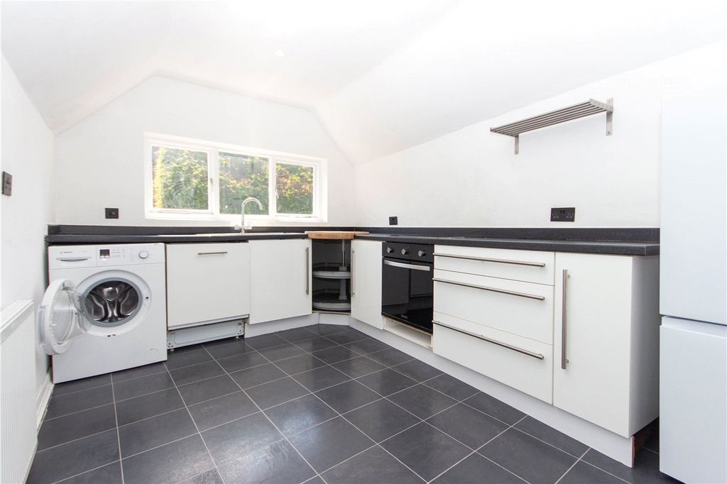 Property photo 3 of 10 Kitchen