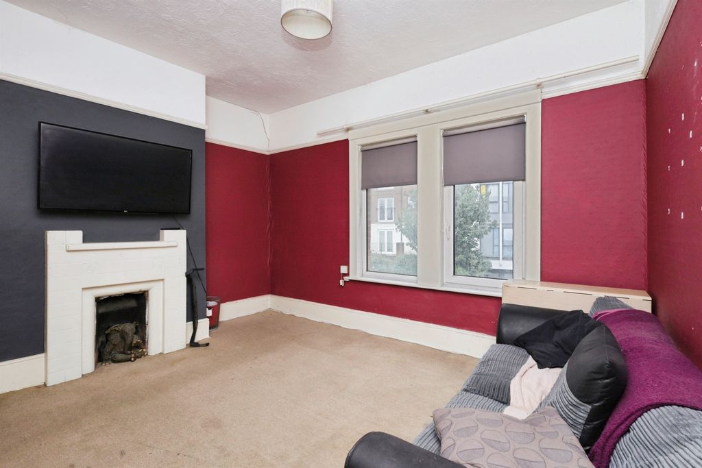 Property photo 2 of 12