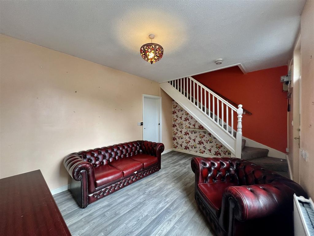 Property photo 2 of 24 Lounge