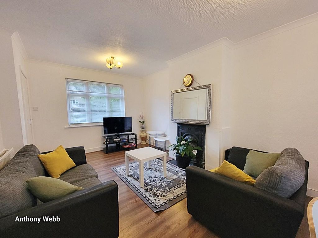 Property photo 3 of 16 Living Room