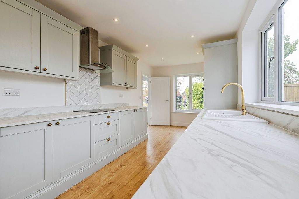 Property photo 3 of 12 Kitchen