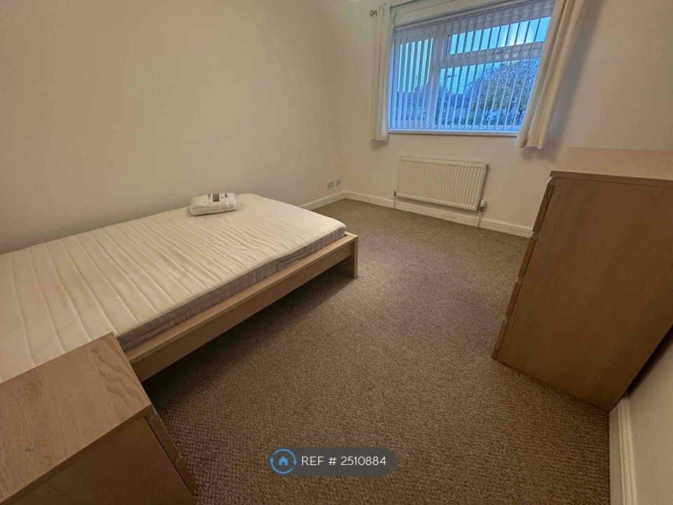 Property photo 2 of 12 Room 6: Large Double