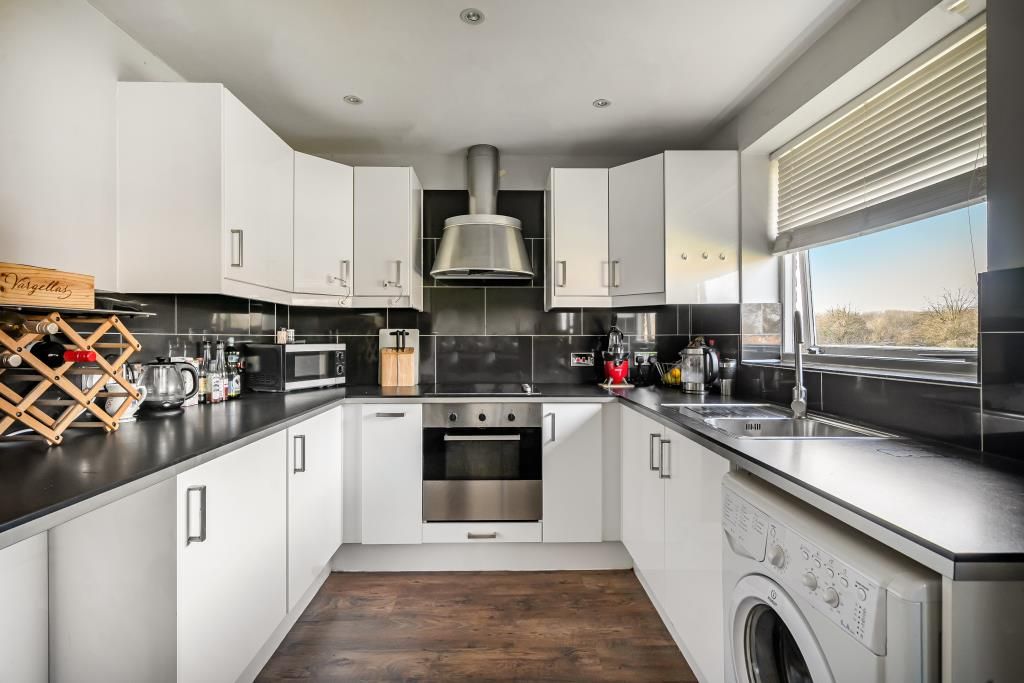 Property photo 3 of 14 Kitchen